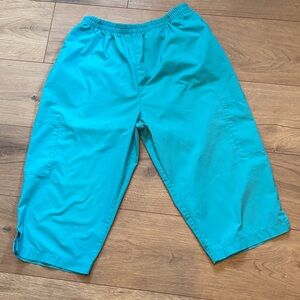 Women's Teal Capris N nursing scrubs~ never worn… get them before the heat!!